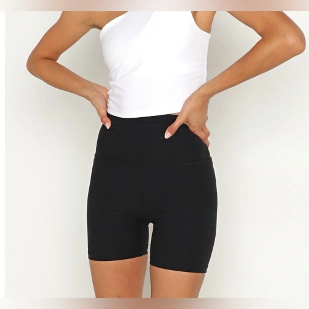 Beyond Yoga Grey Spacedye 7” HR Biker Short in Darkest Night - Size XS - Picture 3 of 11